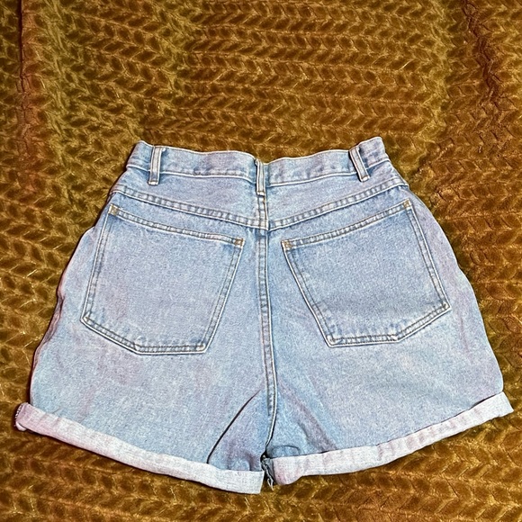 Vintage high waisted blue jean shorts - Picture 2 of 7